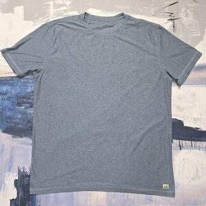 Vuori Shirt Mens XL Light Blue Stretch Athletic Fit Strato Tech Tee Athleisure